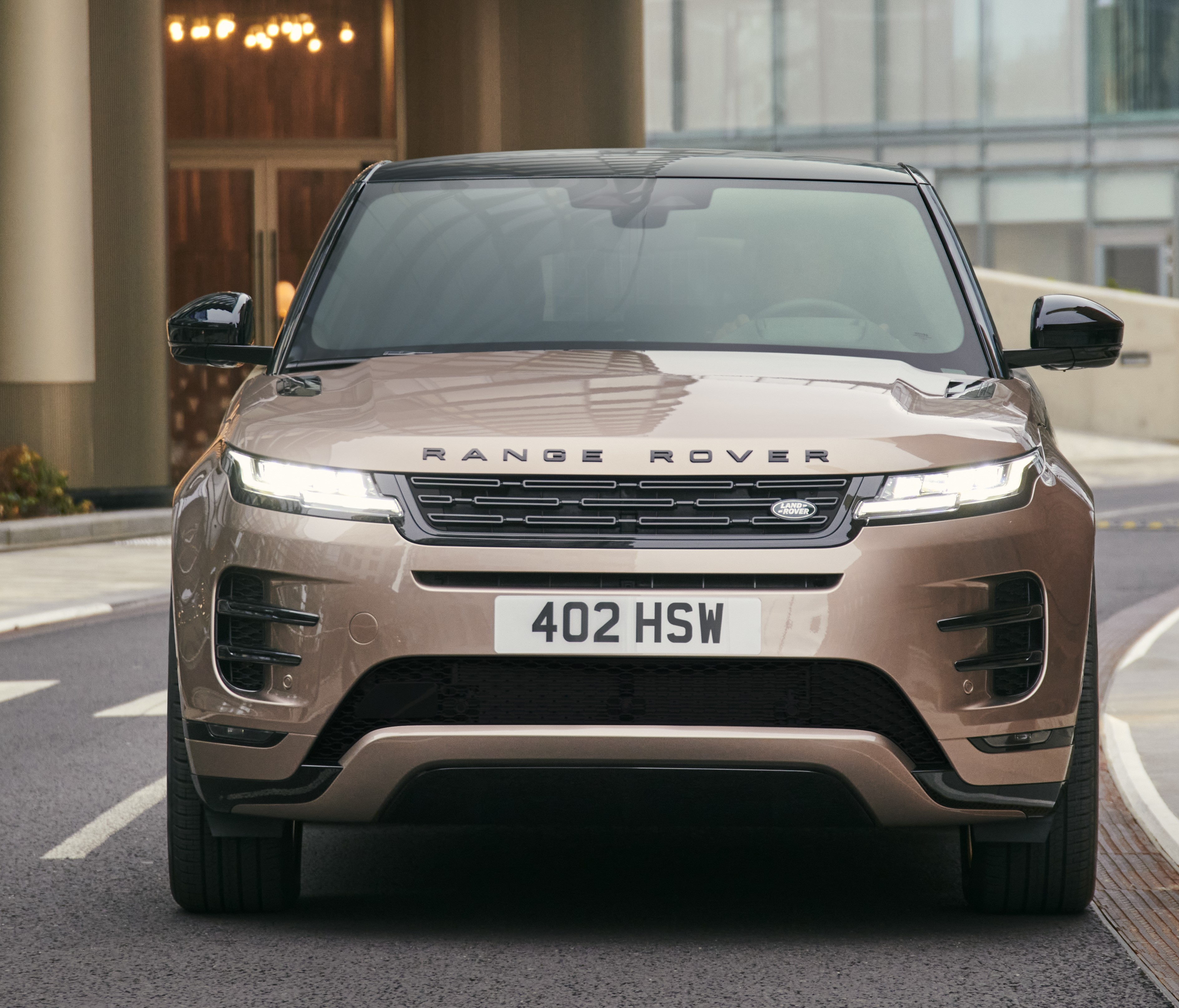 Kendine Özgü Tasarımıyla Range Rover Evoque, Flex Kiralama Seçeneği ile Borusan Otomotiv Premium’da.
